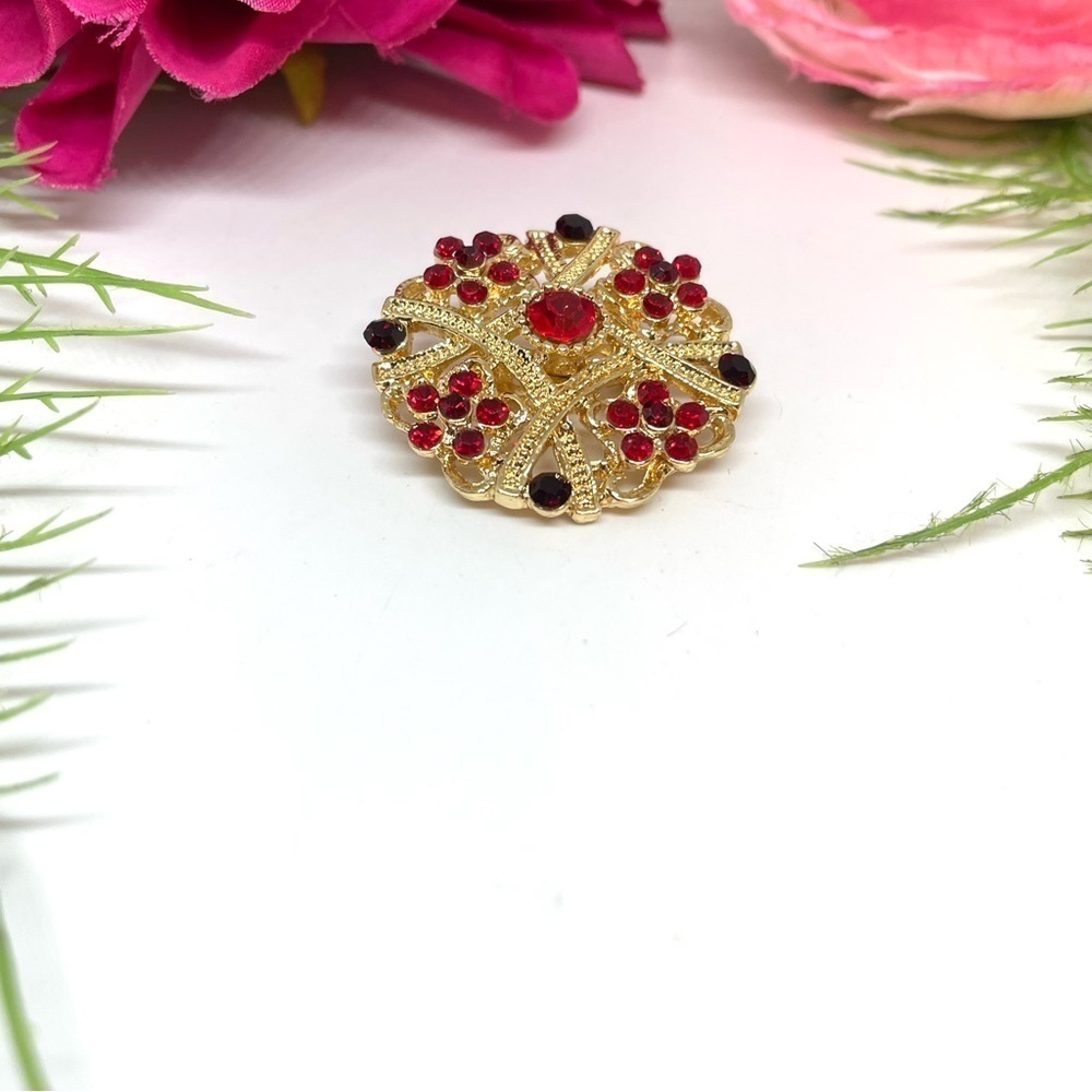 NEW⚜️Ruby Red Crystal Cluster Embellished Brooch - Picture 3 of 5